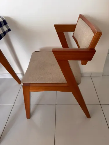 Mesa Jatar + Cadeiras de madeira