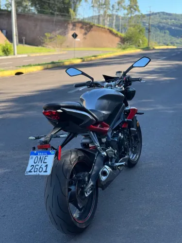 Triumph Street Triple 675R - 2014