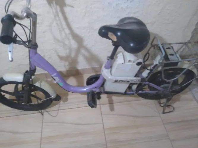 Vendo bike elétrica, Lev manutenção 100%. Bateria nova, módulo Novo e acelerador novo