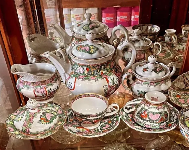 Conjunto de chá família Rosa de Petrópolis,