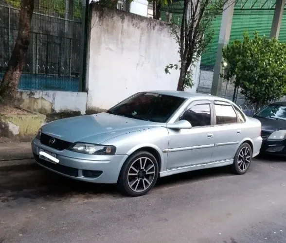 Chevrolet Vectra GLS/ Challenge 2.2 MPFI 16V 2001
