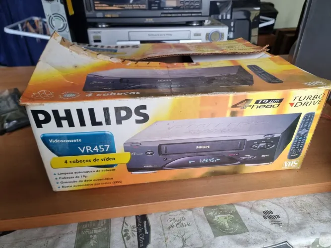 Video cassete FHILIPS VR-457 (LEIA ANÚNCIO)