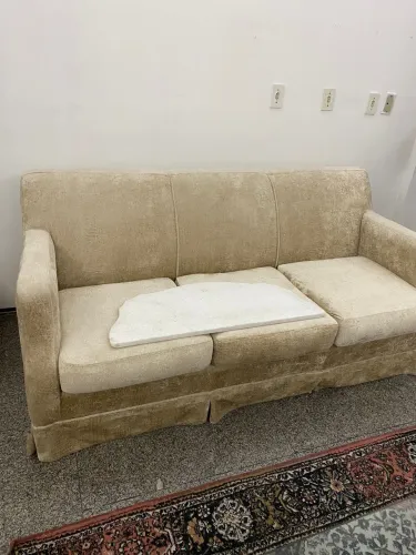 Conjunto de sofá e poltronas elegantes