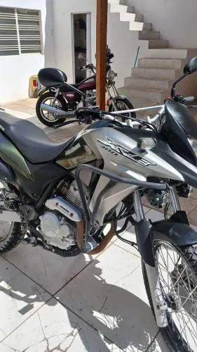 Moto nova e bem conservada