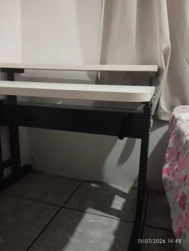 Mesa ergométrica para estudo e escritório