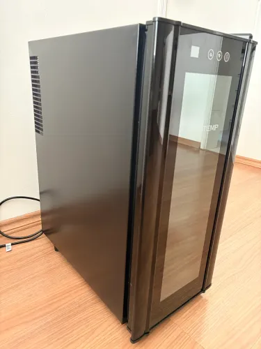Adega de vinhos 12 compartimentos Brastemp Nova 