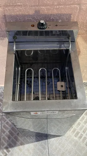 Fritadeira Elétrica Profissional Venâncio 127V - Água e Óleo (Zona Fria)
