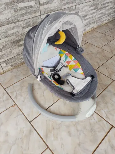 Cadeira de balanço eletrônica para bebê 