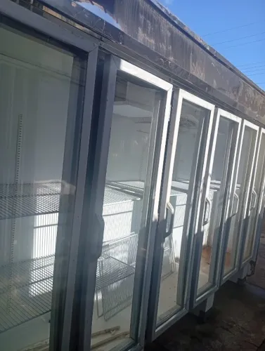 EXPOSITOR REFRIGERADOR VERTICAL 6 PORTAS