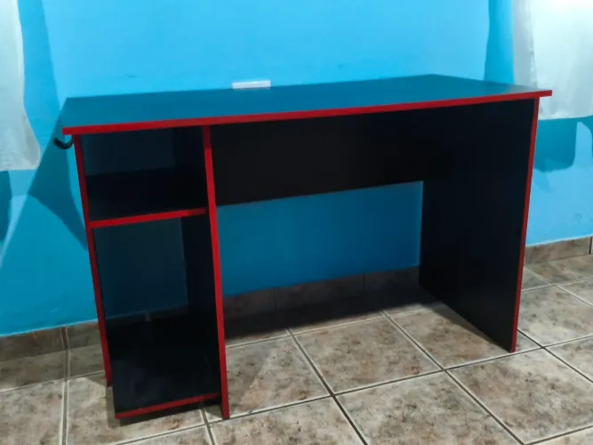 Mesa gamer vermelha 