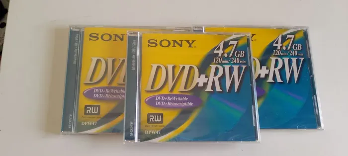 3 DVD + RW regravável 4.7 GB LACRADO 3 mídias por $25,00