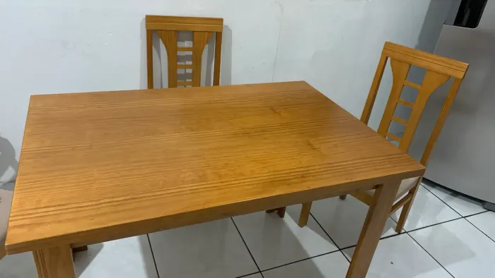 Mesa de Madeira semi nova