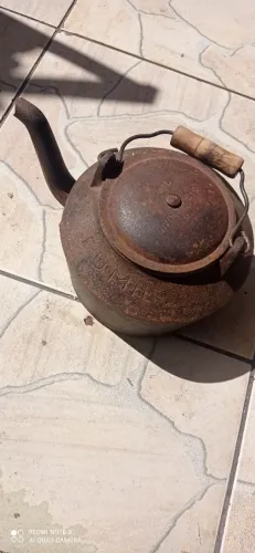 Chaleira de ferro antiga/ marca Fumil