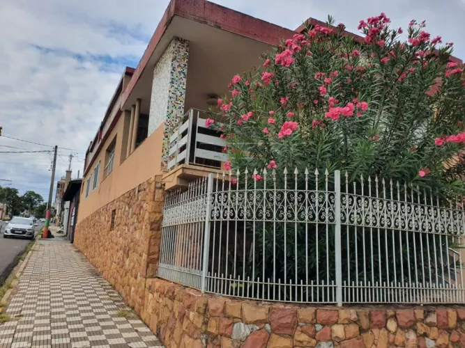Casa / Venda - casa térrea 3 quartos e 2 vagas - Bairro Centro de Bauru