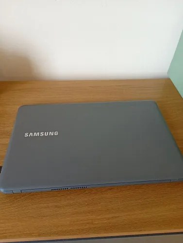 Notebook Samsung essentials 4 GB RAM usado