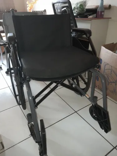 Cadeira de rodas motorizada 