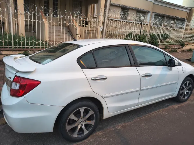 Honda Civic Sedan EXS 1.8/1.8 Flex 16V Aut. 4P 2013