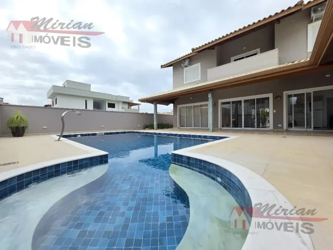 Casa em condomínio com 4 suítes, piscina, segurança 24h à venda em Jardim Três Marias, Per