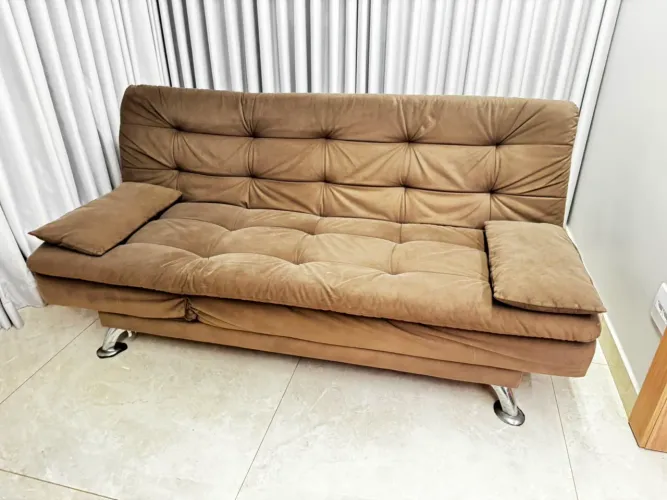 Sofá cama 3 lugares marrom 