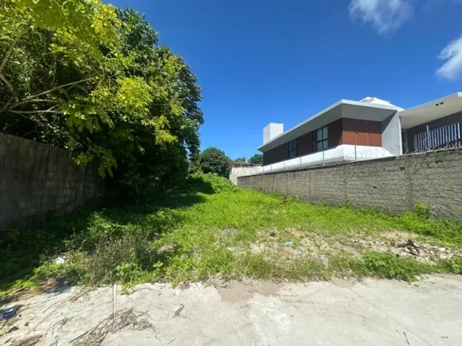Terreno no Portal do Sol medindo 12x21, rua calçada e com ótima localização.