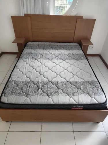 Cama casal com cochão ortopédico