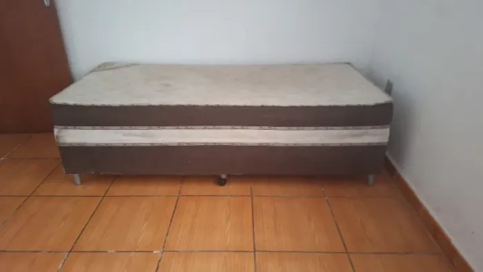 Cama box solteiro com o colchão