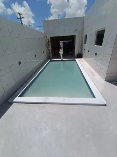 Borda de piscina em mármore branco 
