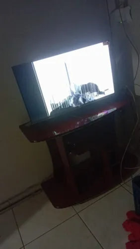 Vende se tv 32 polegadas smart queimada mas era nova 