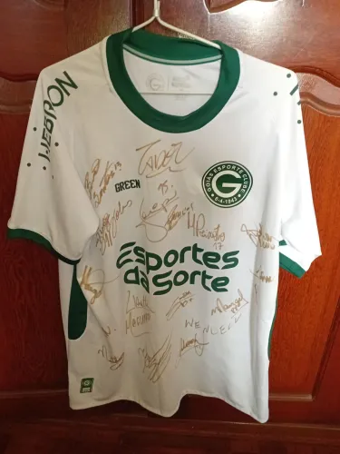 Goiás 2022 assinada pelos jogadores