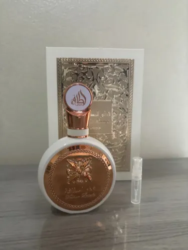 Fração de 2ml do perfume Fakhar Rose. leia descrição.