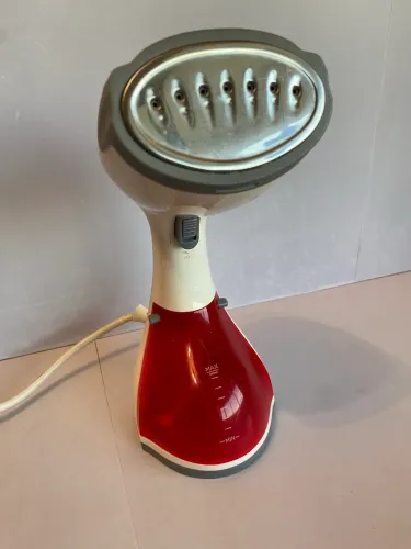 Vaporizador Higienizador De Roupas Portátil Black Decker Modelo Bdv2000v Vermelho Branco