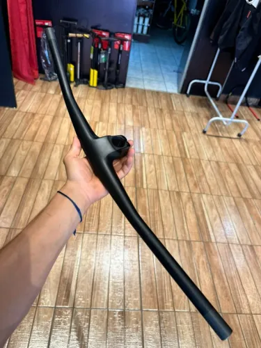 GUIDÃO INTEGRADO SYNCROS DE CARBONO