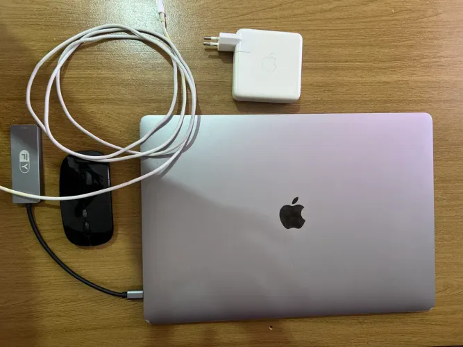 MacBook Pro 2019 i7 | 16GB RAM | 512GB SSD