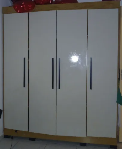 VENDO GUARDA-ROUPA DE CASAL NOVO