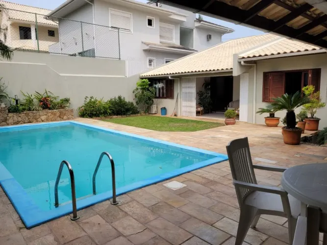 Casa 03 quartos (01 suíte) com piscina e área gourmet no Bairro Itaguaçu / Abraão