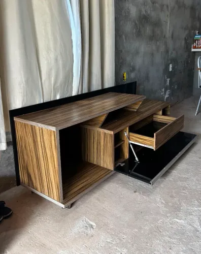 Rack e painel em ótimo estado