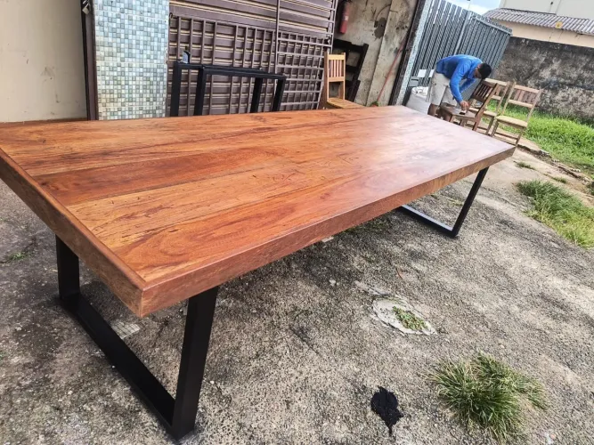Mesa pé de ferro 