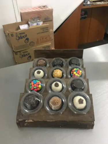 Vitrine Expositora de Brigadeiros