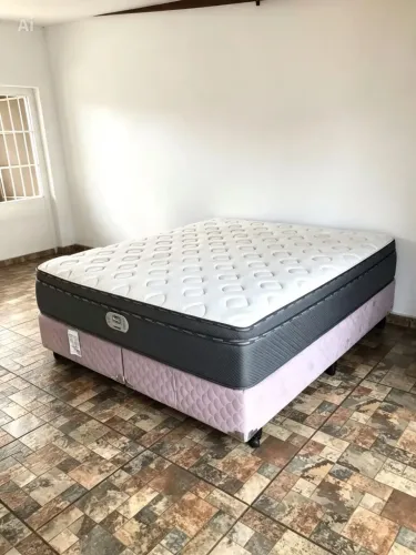 OPORTUNIDADE! Linda Cama Box Super Queen Size Simmons 1.98 x 1.78