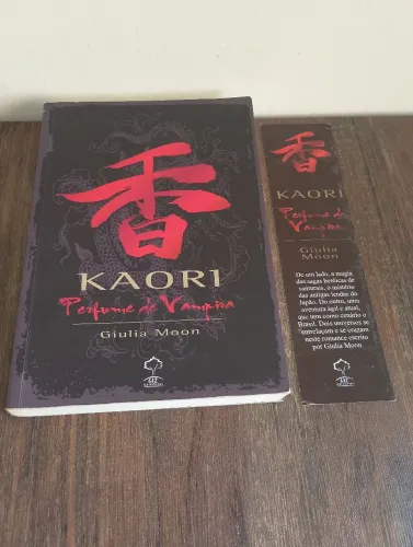 Livro Kaori - Perfume de Vampira - Giulia Moon