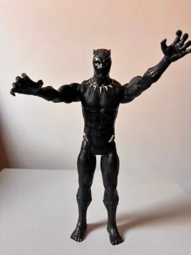Boneco Marvel Pantera Negraç Black Panther Titan Hero 30cm (Usado em estado de novo)