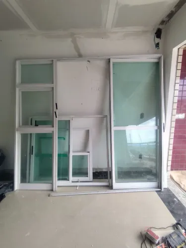 Portas de Vidro com esquadria de alumínio