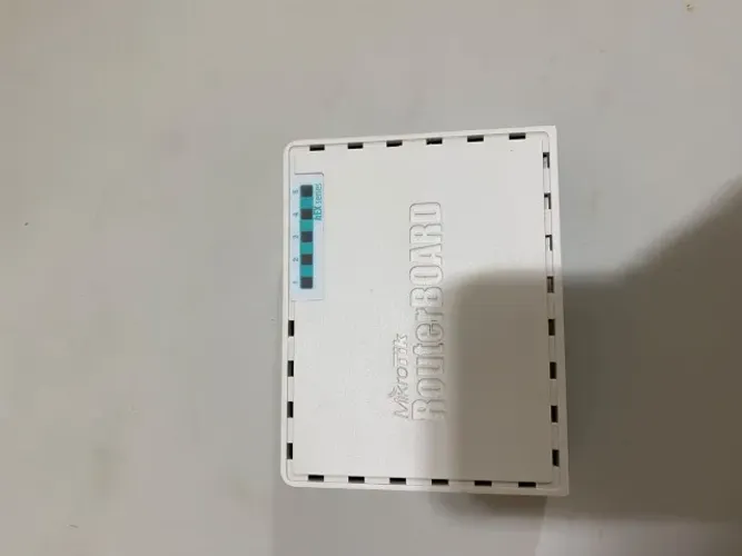 Roteador MikroTik hEX RB750Gr3 Gigabit VPN - Perfeito Estado + Fonte