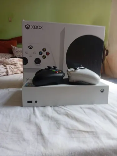 Vendo Xbox série S semi novo, ótima oportunidade pra quem quer se divertir no mundo online