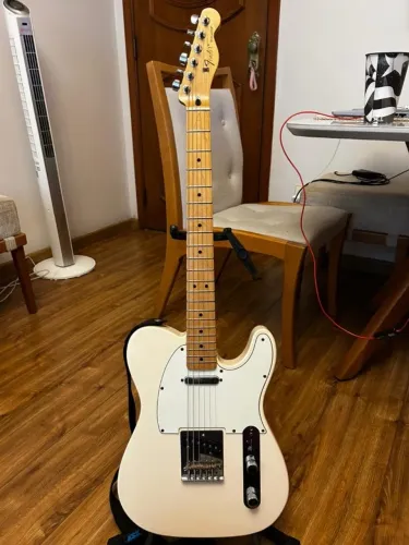 Guitarra Fender Standard Telecaster Arctic White