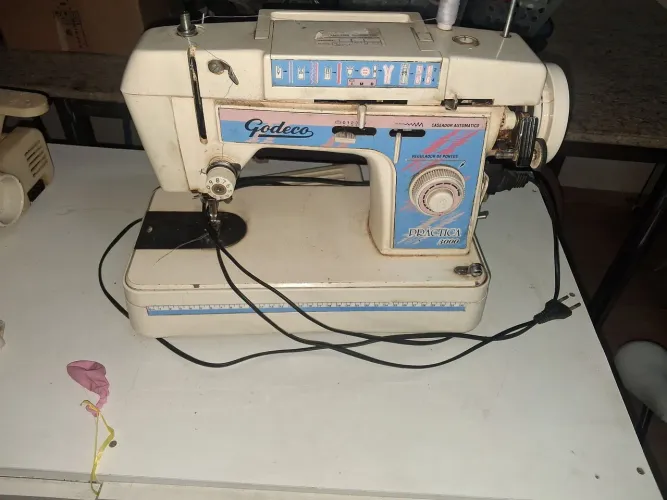 Duas Máquina de costura por 650
