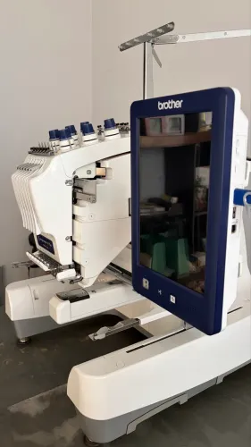 Máquina de bordado brother PR 670 E