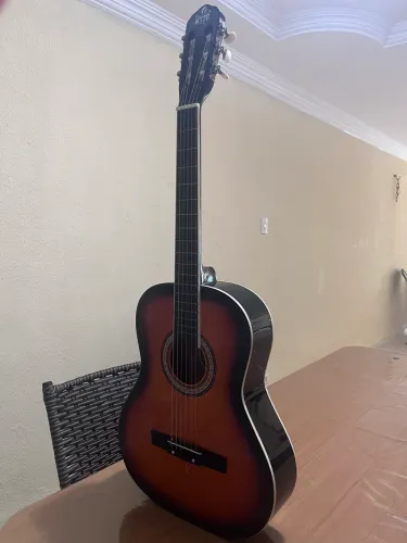 Violão seminovo