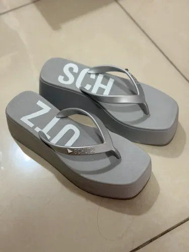Sandália Plataforma Cinza Schutz Nova