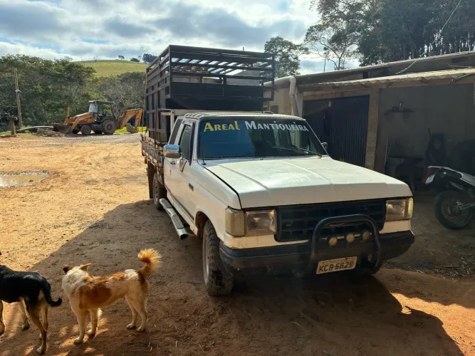 Vende -se f-1000